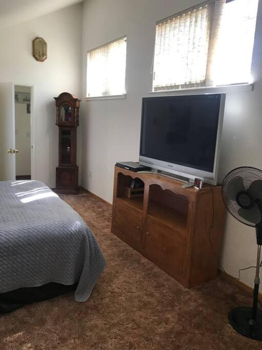 Cheerful 2-Bedroom Cottage Near Eagle Lake Susanville Bagian luar foto